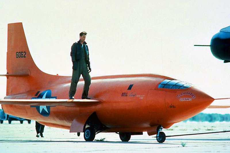 Pilot Chuck Yeager (Sam Shepard) auf der Edwards Air Force Base in Kalifornien – Bild: ARTE France Pilot Chuck Yeager (Sam Shepard) auf der Edwards Air Force Base in Kalifornien – Bild: ARTE France
