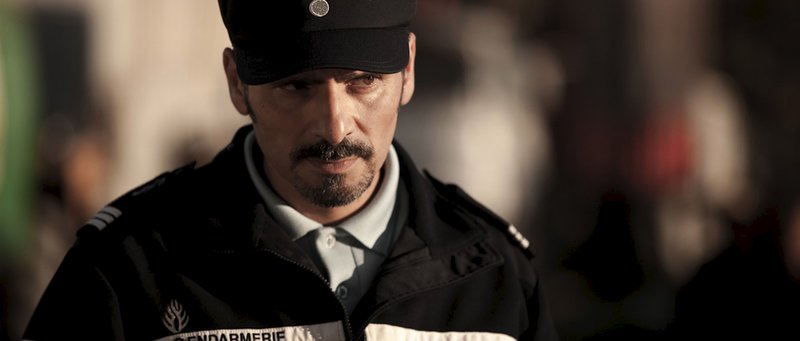 Kommissar Bertrand Barthélémy (Pascal Elbé) ist sich nicht sicher, ob Valéry Monnereau wirklich entführt wurde. – Bild: ZDF und Roger Do Minh Kommissar Bertrand Barthélémy (Pascal Elbé) ist sich nicht sicher, ob Valéry Monnereau wirklich entführt wurde. – Bild: ZDF und Roger Do Minh