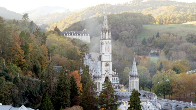 Kirchen, die vor 1905 errichtet wurden, gehören in Frankreich dem Staat. – Bild: NDR /​ © Eco Media/​Sven Kiesche