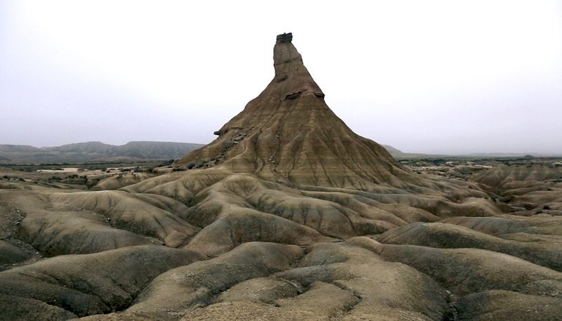 Die Halbwüste „Bardenas Reales“ ist für ihre unwirklichen Sandstein-Formationen bekannt. – Bild: NDR Die Halbwüste „Bardenas Reales“ ist für ihre unwirklichen Sandstein-Formationen bekannt. – Bild: NDR