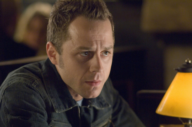 Der Technik-Freak Miles (Giovanni Ribisi) verspricht der Journalistin Rowena seine Mithilfe bei der Aufklärung des Mordfalls an ihrer Freundin und checkt als erstes die Email-Accounts der Toten. Dabei stößt er auf eine sehr intime Korrespondenz mit einem gewissen "ADEX" ... – Bild: Copyright © 2007 Revolution Studios Distribution Company, LLC. All Rights Reserved. Lizenzbild frei Der Technik-Freak Miles (Giovanni Ribisi) verspricht der Journalistin Rowena seine Mithilfe bei der Aufklärung des Mordfalls an ihrer Freundin und checkt als erstes die Email-Accounts der Toten. Dabei stößt er auf eine sehr intime Korrespondenz mit einem gewissen "ADEX" ... – Bild: Copyright © 2007 Revolution Studios Distribution Company, LLC. All Rights Reserved. Lizenzbild frei