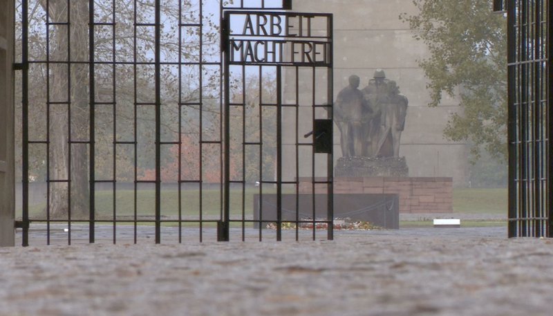 rbb Fernsehen SACHSENHAUSEN – DIE GESCHICHTE EINES LAGERS, am Dienstag (14.04.15) um 21:00 Uhr. Das Tor zum Lager Sachsenhausen. – Bild: rbb rbb Fernsehen SACHSENHAUSEN – DIE GESCHICHTE EINES LAGERS, am Dienstag (14.04.15) um 21:00 Uhr. Das Tor zum Lager Sachsenhausen. – Bild: rbb