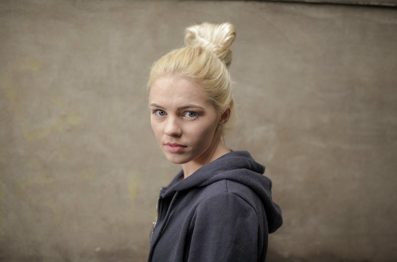 Gemma erlebt ihre Jugend in einer kleinen Stadt in Schottland am Rande der Gesellschaft. – Bild: arte Gemma erlebt ihre Jugend in einer kleinen Stadt in Schottland am Rande der Gesellschaft. – Bild: arte