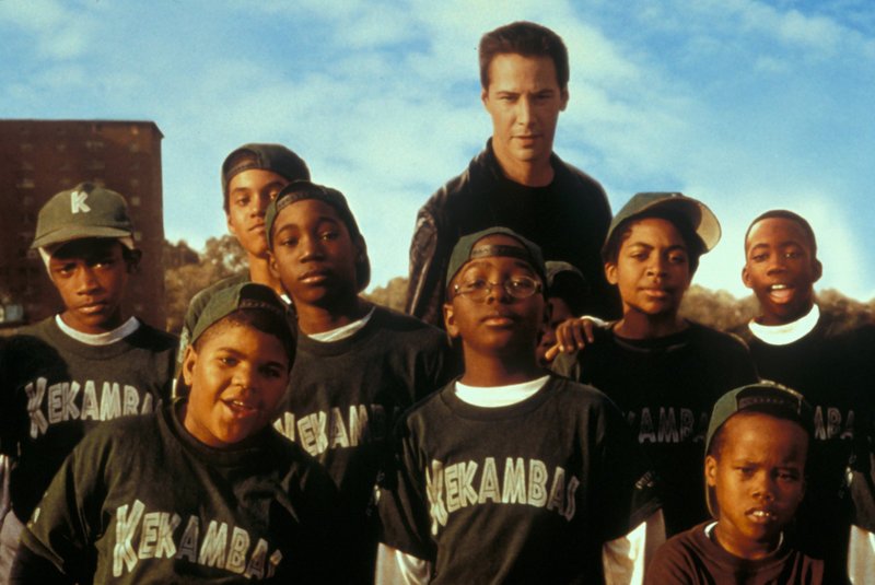Lustlos absolviert Conor (Keanu Reeves, M.) ein Trainingscamp mit einem Dutzend dreckiger, zehnjähriger Kids aus dem Ghetto von Chicago. Unglücklicherweise hat er aber keine Wahl… – Bild: Paramount Pictures Lizenzbild frei