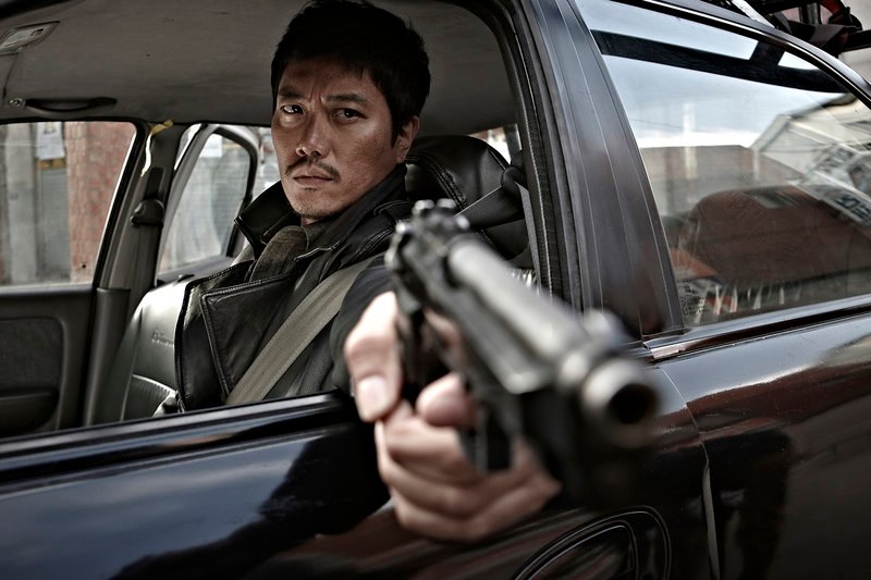 Ji Dong-cheol (Yoo Gong), legendärer Spion, steht plötzlich als Verräter da. – Bild: Splendid