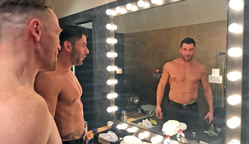 Die Chippendales gehen mit der Zeit und müssen 40 Jahr später vor allem parat haben, was Freuen heute wollen – Bild: SWR/Lonamedia Die Chippendales gehen mit der Zeit und müssen 40 Jahr später vor allem parat haben, was Freuen heute wollen – Bild: SWR/Lonamedia