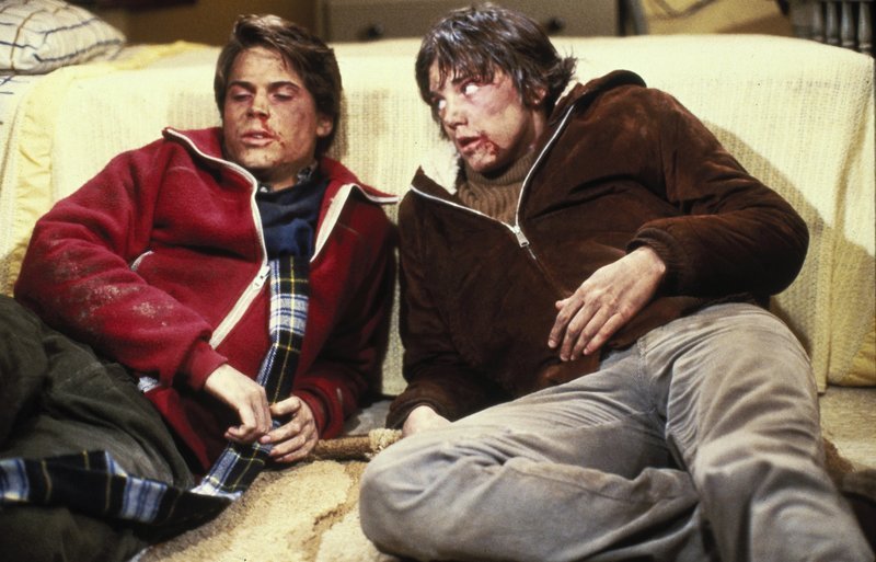 Jonathan (Andrew McCarthy,r.) und Skip (Rob Lowe) hatten eine heftige Prügelei. Doch dann sprechen sie sich aus und versöhnen sich. – Bild: TMG Jonathan (Andrew McCarthy,r.) und Skip (Rob Lowe) hatten eine heftige Prügelei. Doch dann sprechen sie sich aus und versöhnen sich. – Bild: TMG