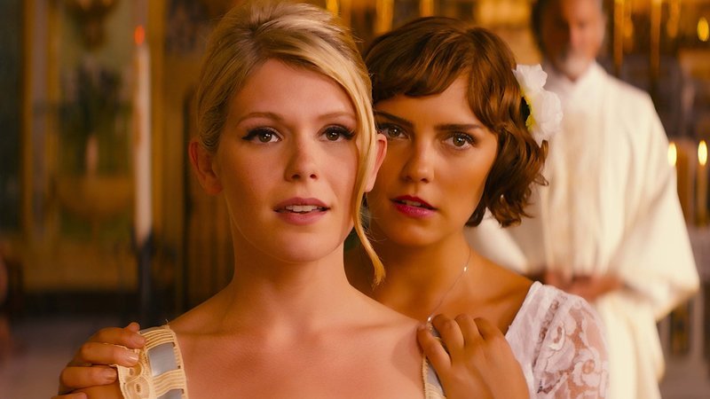 Die Schwestern Taylor (Hannah Arterton, li.) und Maddie (Annabel Scholey)Die Schwestern Taylor (Hannah Arterton, li.) und Maddie (Annabel Scholey) – Bild: RTL Zwei Die Schwestern Taylor (Hannah Arterton, li.) und Maddie (Annabel Scholey)Die Schwestern Taylor (Hannah Arterton, li.) und Maddie (Annabel Scholey) – Bild: RTL Zwei