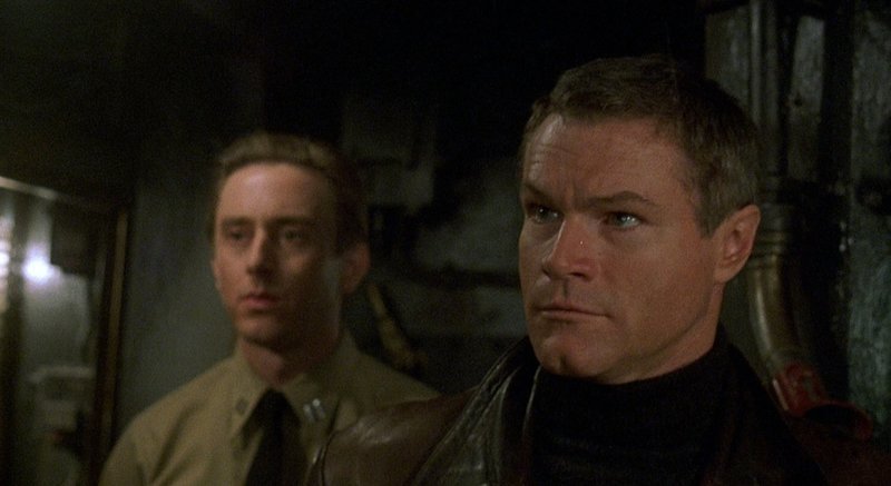 Maj. Matthew Coonan (David Keith,r.) und Lt. Hirsch (Jake Weber). – Bild: Constantin Film