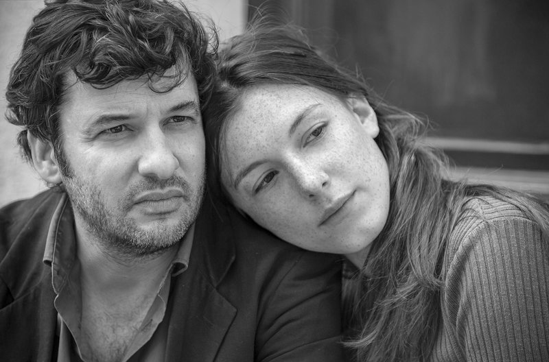 Hat die Beziehung von Ariane (Louise Chevillotte) und Gilles (Eric Caravaca) trotz Arianes gelegentlicher Eskapaden Bestand? – Bild: arte