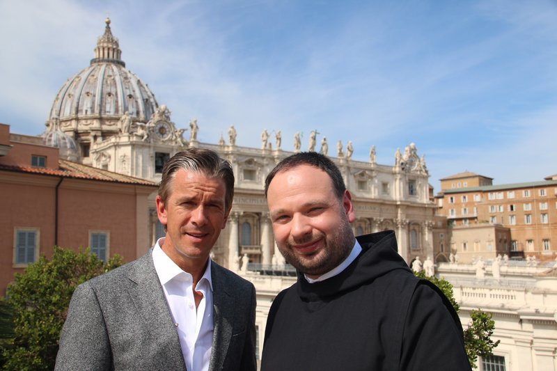 Gemeinsam mit Pater Nikodemus Schnabel geht Markus Lanz auf Spurensuche in Rom und erkundet die reiche Geschichte der Stadt. – Bild: ZDF und Philipp Pröttel.