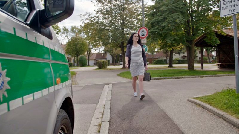 „Der Gang zu Polizei – für viele Betroffene von Partnerschaftsgewalt die größte Hürde“, so Daniela im Interview. – Bild: WDR/Daniela Agostini „Der Gang zu Polizei – für viele Betroffene von Partnerschaftsgewalt die größte Hürde“, so Daniela im Interview. – Bild: WDR/Daniela Agostini