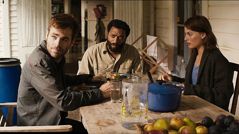 Chris Pine as Caleb, Chiwetel Ejiofor as John Loomis and Margot Robbie as Ann Burden – Bild: Film 1 Premiere