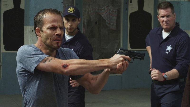 Jeremy Reins (Stephen Dorff) weiß nicht, wem er noch vertrauen kann... – Bild: RTL Jeremy Reins (Stephen Dorff) weiß nicht, wem er noch vertrauen kann... – Bild: RTL