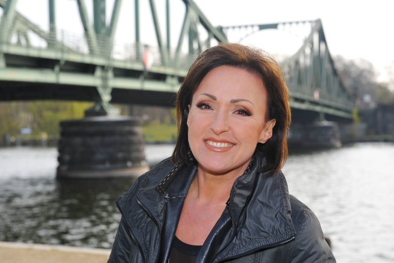 Über sieben Brücken – Bild: rbb/​Oliver Ziebe