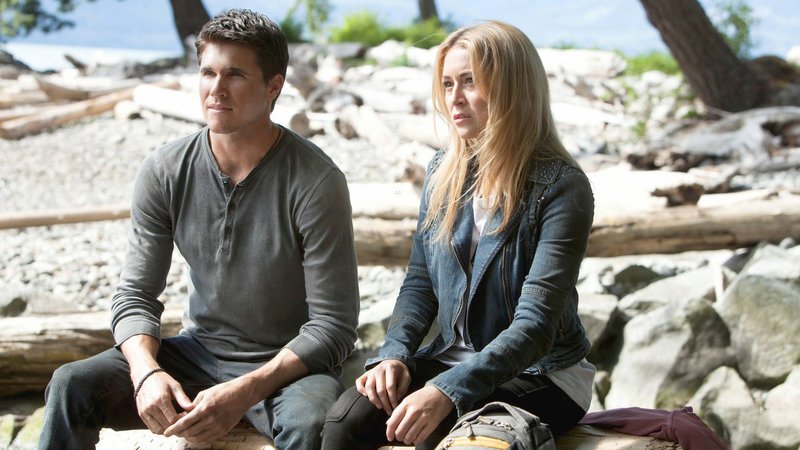 Paxton (Robbie Amell) und Dylan (Alexa Vega) – Bild: RTL Zwei