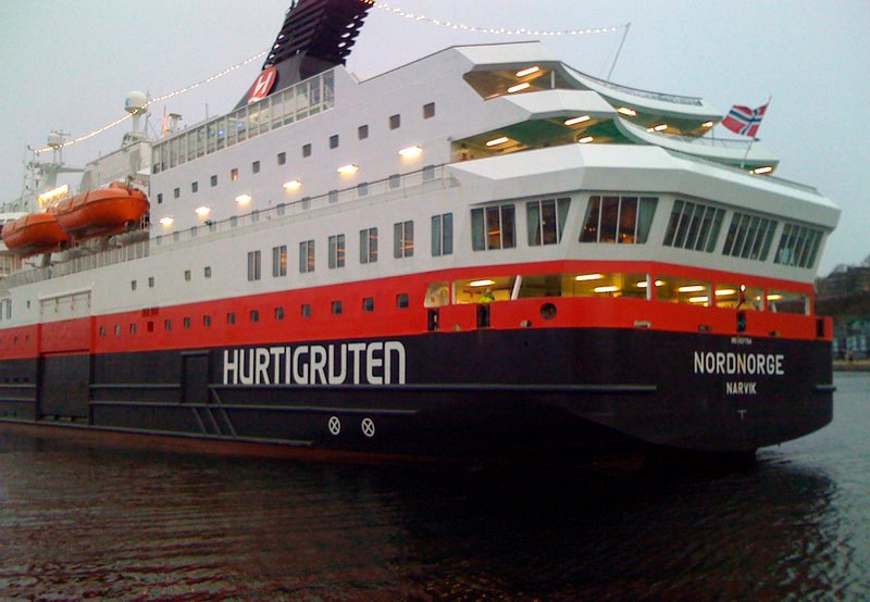 Hurtigruten-Schiff ?Nordnorge? – Bild: NDR/​MDR/​docteam/​wolfgang wegner