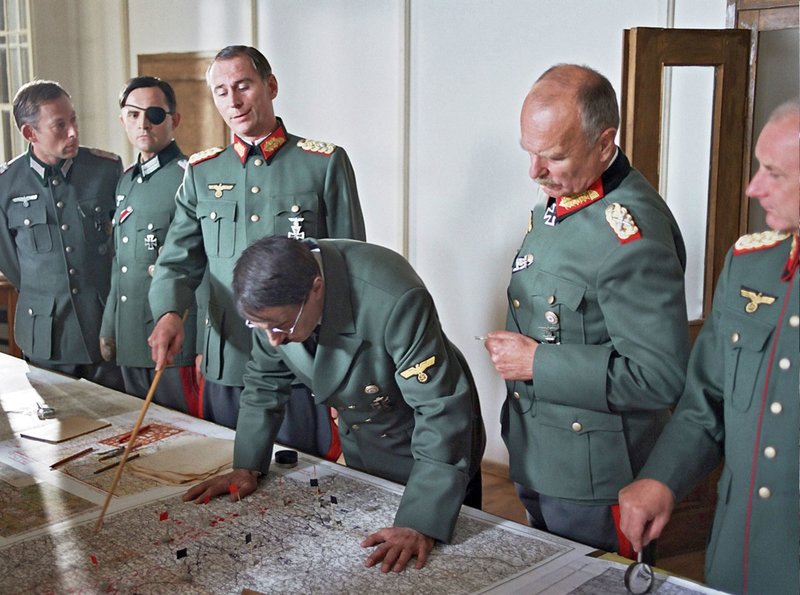 Die Stunde der Offiziere – Bild: PHOENIX/​ZDF/​Cinecentrum/​Pawel J