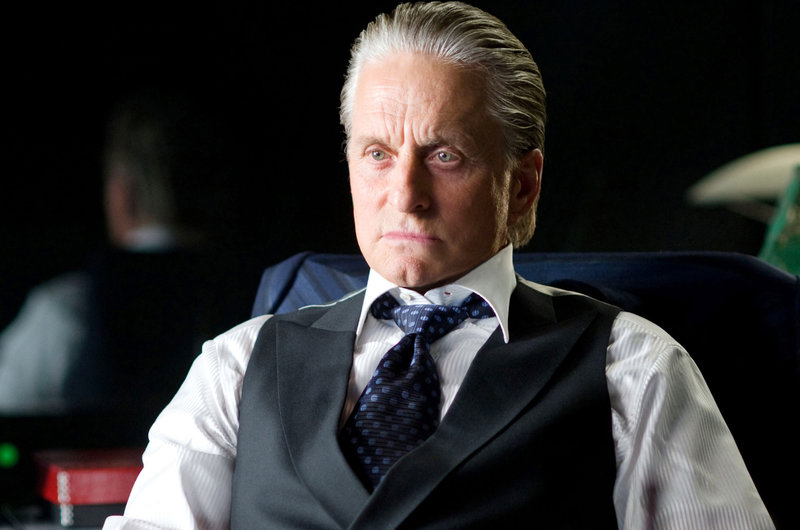 Das Spiel kann erneut beginnen: Gordon Gekko (Michael Douglas) ist auch nach 23 Jahren Knast immer noch ein Meister der Manipulation ... – Bild: Servus TV Das Spiel kann erneut beginnen: Gordon Gekko (Michael Douglas) ist auch nach 23 Jahren Knast immer noch ein Meister der Manipulation ... – Bild: Servus TV