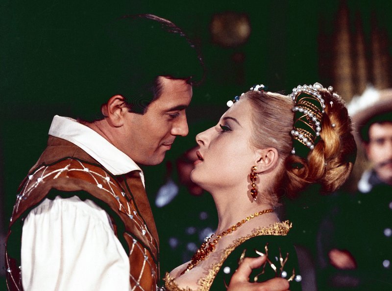 Bianca Farnese (Valérie Lagrange), einst Musketier Pardaillans (Gérard Barray) ärgste Feindin, verliebt sich in ihn. – Bild: MDR Bianca Farnese (Valérie Lagrange), einst Musketier Pardaillans (Gérard Barray) ärgste Feindin, verliebt sich in ihn. – Bild: MDR