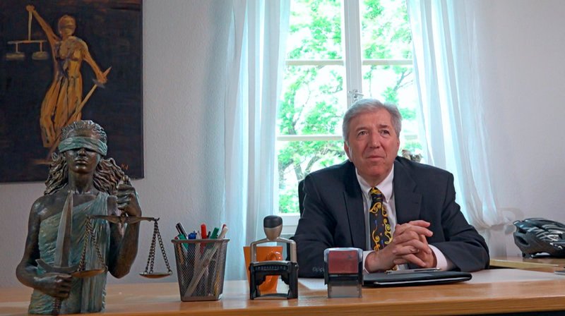 Der Karlsruher Richter Klaus Böhm hilft pädophilen Männern mit seiner „Behandlungsinitiative Opferschutz“. – Bild: SWR/​luckfilm