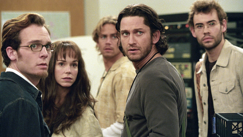 Das Team hat beschlossen, sich ins Mittelalter transportieren zu lassen, um den Professor zu suchen. (Foto, v.re.: Rossif Sutherland, Gerard Butler, Paul Walker, Frances O'Connor, Ethan Embry) – Bild: RTL Zwei Das Team hat beschlossen, sich ins Mittelalter transportieren zu lassen, um den Professor zu suchen. (Foto, v.re.: Rossif Sutherland, Gerard Butler, Paul Walker, Frances O'Connor, Ethan Embry) – Bild: RTL Zwei