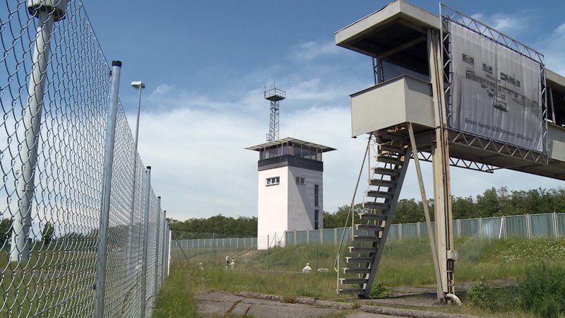 Überwachungsanlage am ehemaligen DDR-Grenzzaun. – Bild: ZDF und Andreas Vennewald.