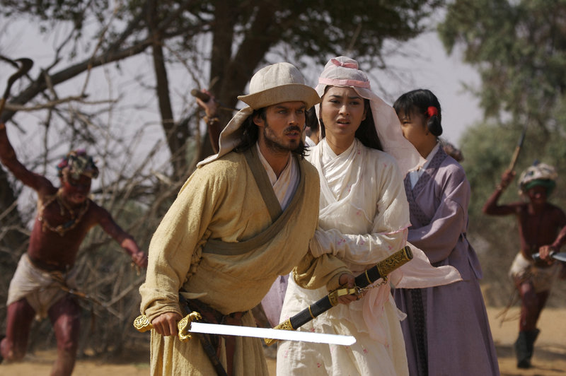 Marco (Ian Somerhalder) verliebt sich in die schöne Mongolin Kensai (Desiree Ann Siahaan), die an den Hof des Khans verschleppt wurde. – Bild: Peppermint Marco (Ian Somerhalder) verliebt sich in die schöne Mongolin Kensai (Desiree Ann Siahaan), die an den Hof des Khans verschleppt wurde. – Bild: Peppermint
