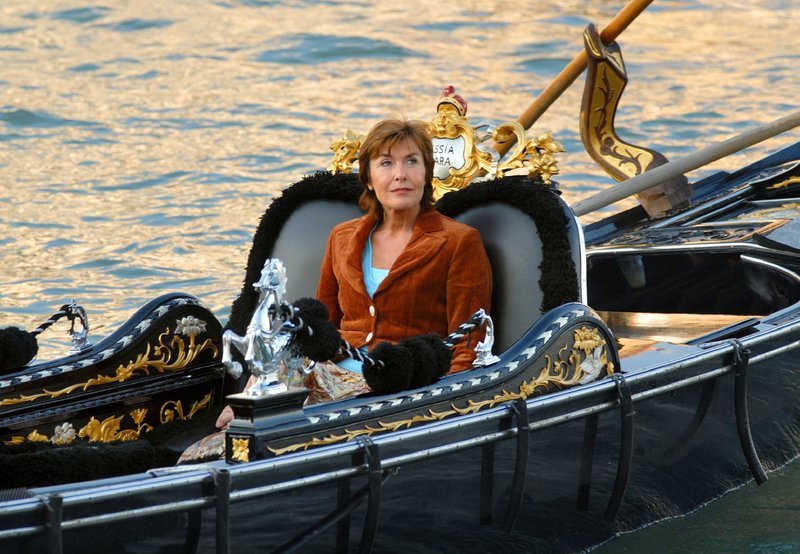 Katharina (Thekla Carola Wied) träumt von Venedig. – Bild: ARD Degeto/​ARD Degeto/​Reiner Bajo