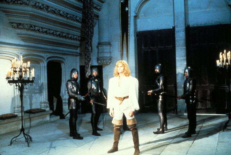 Sir Gawain (Miles O’Keeffe) hat nur ein Jahr Zeit, um die Rätsel des mysteriösen Grünen Ritters zu lösen. – Bild: Paramount