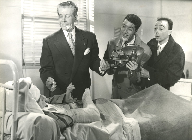 So ein Unglücksrabe – Bild: 1956 GAUMONT Lizenzbild frei