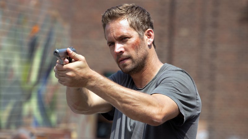 Ermittler Damien Collier (Paul Walker) wird auf Drogenbaron Tremaine angesetzt..Ermittler Damien Collier (Paul Walker) wird auf Drogenbaron Tremaine angesetzt.. – Bild: 2013 EUROPACORP – TRANSFILM INTERNATIONAL INC. ALL RIGHTS RESERVED/​Philippe Bosse