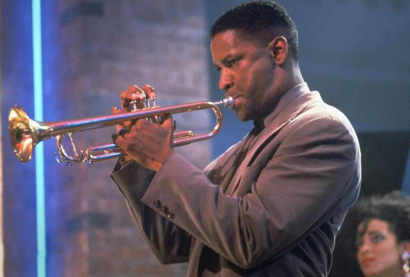 Wahre Liebe empfindet der Trompeter Bleek (Denzel Washington) Nur für die Musik… – Bild: 1990 Universal City Studios, Inc. All Rights Reserved. Lizenzbild frei