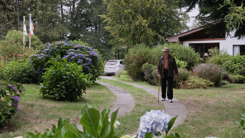 Rudolfo Stange, einer der letzten überlebenden Generäle der Militärjunta von Augusto Pinochet, genießt am Rande der Carretera Austral einen beschaulichen Lebensabend. – Bild: ZDF und Johannes Preuß Rudolfo Stange, einer der letzten überlebenden Generäle der Militärjunta von Augusto Pinochet, genießt am Rande der Carretera Austral einen beschaulichen Lebensabend. – Bild: ZDF und Johannes Preuß
