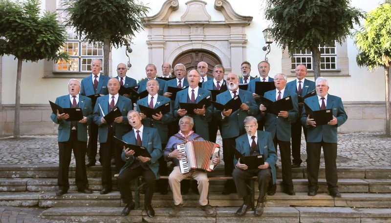Der Männergesangsverein singt das Kallstadtlied. – Bild: SWR/​PROJEKT GOLD Film und Design