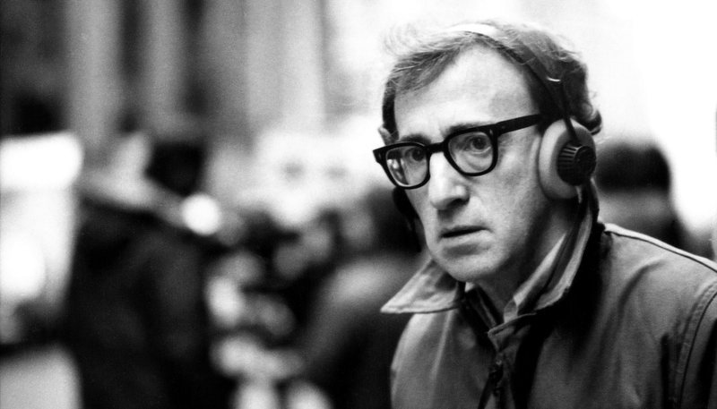 Der Regisseur und Emmy-Preisträger Robert Weide taucht in seiner Dokumentation tief in Woody Allens Leben und kreativen Schaffensprozess ein: von dessen Kindheit über die ersten Karriereschritte bis hin zu jüngeren Filmen wie „Midnight in Paris“. – Bild: SWR/​nfp marketing & distribution
