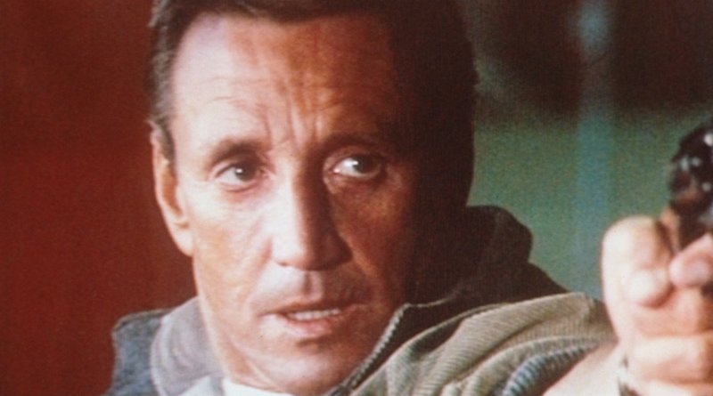 Frank Murphy (Roy Scheider) entführt den Helikopter und wird plötzlich zum ‚Staatsfeind Nr. 1‘ … – Bild: Columbia Pictures Lizenzbild frei