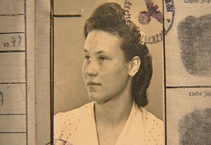 PHOENIX AUSCHWITZ WAR AUCH MEINE STADT, am Sonntag (22.04.12) um 23:15 Uhr.
„Diese Aufbauzeit in Auschwitz war die schönste Zeit überhaupt, die ich erlebt habe. Das hat einfach Freude gemacht, etwas zu schaffen. Leider war es für den Krieg.“ – Bild: PHOENIX/​WDR/​Fritz Bauer Institut