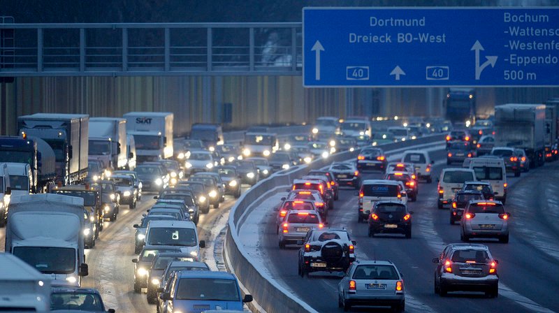 Der „Ruhrschleichweg“: Die Staus der A40 sind so berühmt wie verhasst. – Bild: WDR/dapd/Volker Hartmann Der „Ruhrschleichweg“: Die Staus der A40 sind so berühmt wie verhasst. – Bild: WDR/dapd/Volker Hartmann