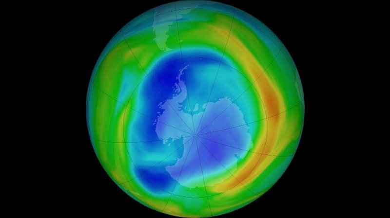 Über dem Südpol bildete sich im Winter ein regelrechtes Ozonloch. – Bild: BR/​SWR