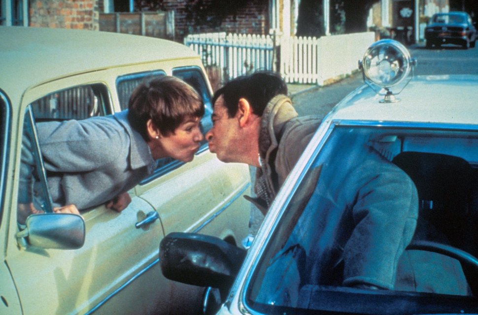 Isobel von Schmidt (Glenda Jackson, l.); Miles Kendig (Walter Matthau, r.) – Bild: Koch Films / © Koch Films