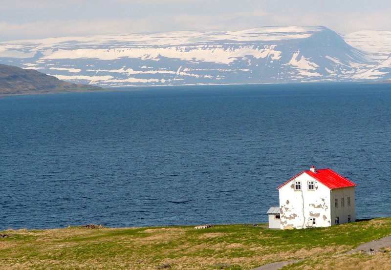 Sommer an Islands Fjorden – Bild: HR/​NDR/​Claudia Dejá