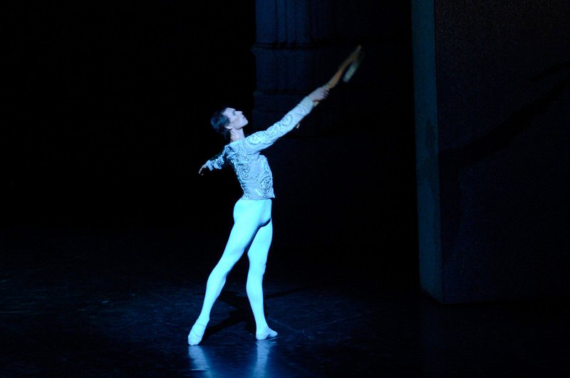Ballett-Star Nicolas Le Riche in „Der Schwanensee“ von Rudolf Nurejew – Bild: ARTE France /​ © Maurizio Pétrone/​Opéra national de Paris