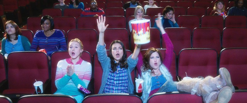 Die „Bad Moms“ Kiki (Kristen Bell, l.), Amy (Mila Kunis, M.) und Carla (Kathryn Hahn, r.) hören auf, perfekt und nett zu sein und setzen fortan auf Spaß und Vergnügen. – Bild: MG RTL D /​ ©Tobis Film
