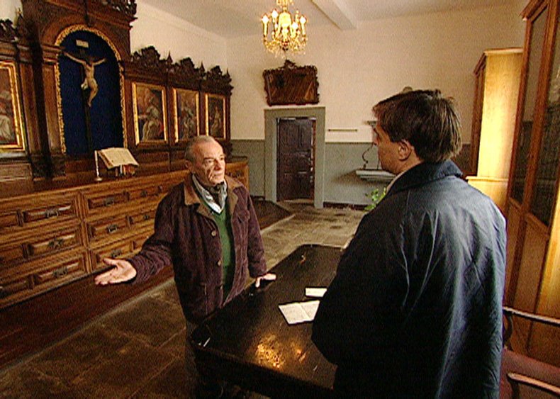 Gerhard Jelinek im Gespräch mit einem Zeitzeugen auf Madeira. – Bild: ORF