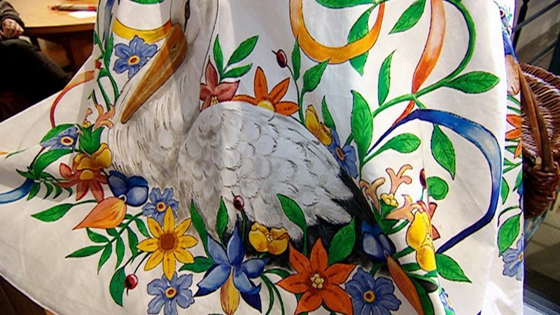 In Bad Waldsee im Zunfthaus. Masken und Gewänder der „Fasnet“, wie sie hier heißt. – Bild: ORF/​Telepool/​BR