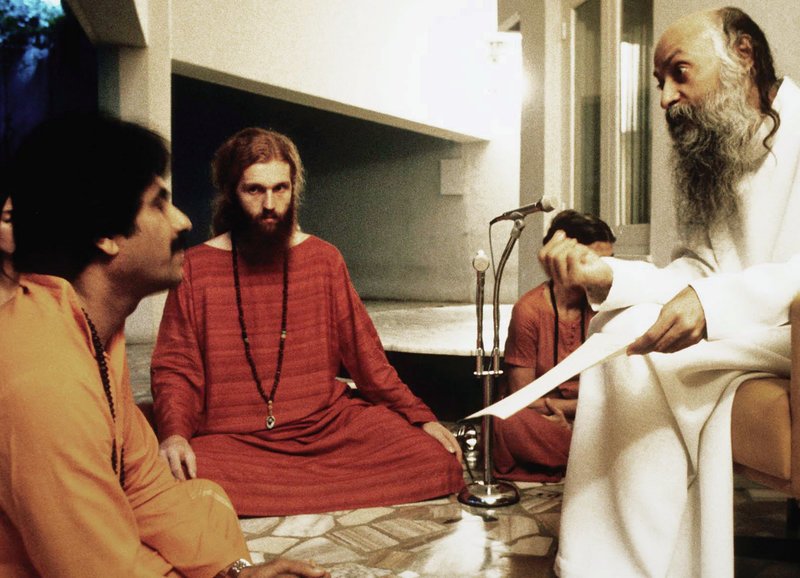 Szene aus „GURU – Bhagwan, His Secretary & His Bodyguard“ – Bild: ZDF und SRF Szene aus „GURU – Bhagwan, His Secretary & His Bodyguard“ – Bild: ZDF und SRF