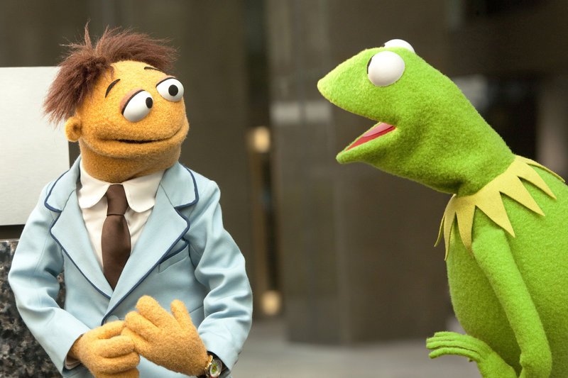 Gelingt es Walter (l.) und Kermit (r.), die große Muppets-Spendenshow vor Sabotagen der Muppets-Gegner zu bewahren? – Bild: The Muppets Studio, LLC. All rights reserved Lizenzbild frei
