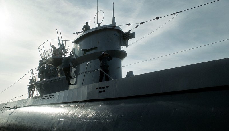 In Gefahr: Ein U-Boot der deutschen Marine hofft im eisigen Nordmeer auf Hilfe von einem Wissenschafts-Schiff. – Bild: ARD Degeto/​Riva Filmproduktion