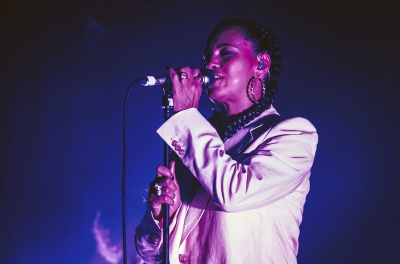 Die schwedische Sängerin Neneh Cherry ist eine der weiblichen Pop-Ikonen der 90er Jahre. – Bild: ARTE France / © Pierre (Lapin) Le Bruchec Die schwedische Sängerin Neneh Cherry ist eine der weiblichen Pop-Ikonen der 90er Jahre. – Bild: ARTE France / © Pierre (Lapin) Le Bruchec